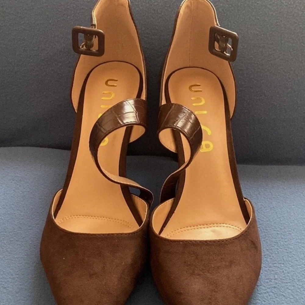 New Very Classic And Elegant Shoes 4” Heels By Unisa Size 9.5 - Picture 6 of 8